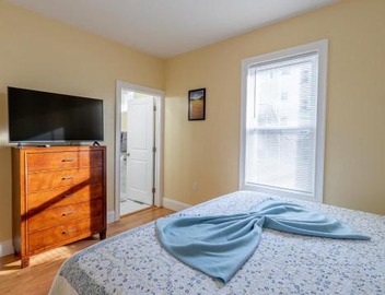 4BR Boston Apt - Pet Friendly & Free Parking, near MBTA Station 2331 4