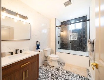 Modern 3BR & 3BA Boston Apt - Patio, Bathtub, Walk to Red Line 82 2