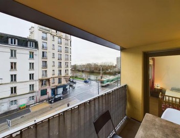 Roi de la Seine à Paris, stade, Gare parking et terrasse 2