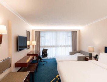 Holiday Inn Golden Mile by IHG 5