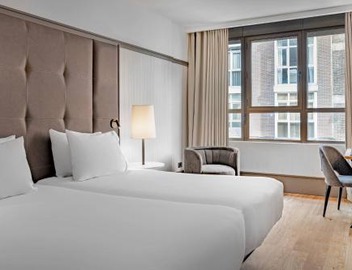 AC Hotel Avenida de América by Marriott 3