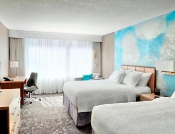 Courtyard by Marriott Toronto Downtown 2