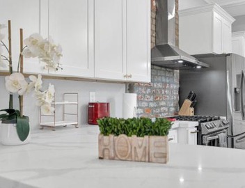 Bright Uptown home w gated parking 3
