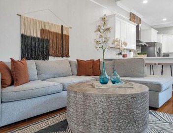 Bright Uptown home w gated parking 4
