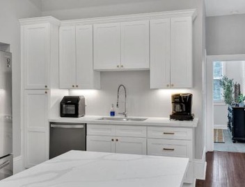 Bright Uptown home w gated parking 4