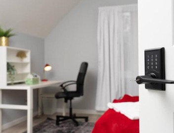 Private Cozy Room with Free Parking 4