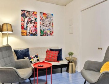 100 METERS to METRO BEAUDRY - FULL APARTMENTS - 1 minute walk to the FAMOUS ST CATHERINE STREET - FAST WIFI - WASHER & DRYER ON SITE - Montcalm units 4