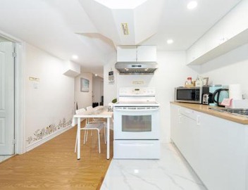 2B Basement, Mins to Lake, Free Parking 5