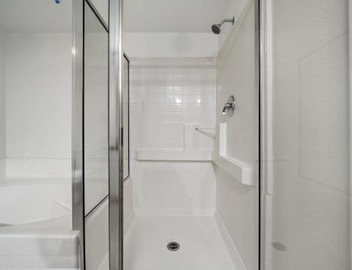 Location Walk to the beach Chic Condo! 4