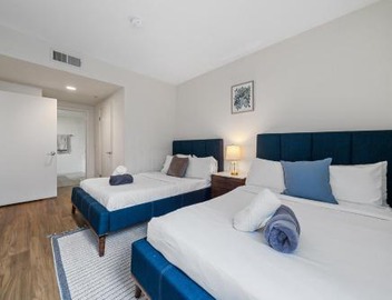 Location Walk to the beach Chic Condo! 4