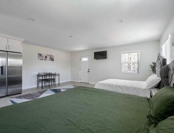 Prestige Studio Haven at Burbank 3