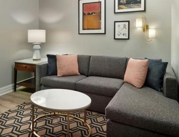 Courtyard by Marriott New Orleans French Quarter/Iberville 3