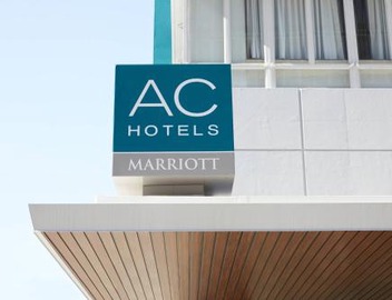 AC Hotel by Marriott Beverly Hills 4