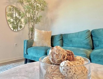 NEW One Bedroom Penthouse, Silver Lake + Parking! 4