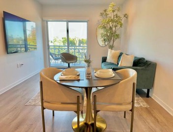 NEW One Bedroom Penthouse, Silver Lake + Parking! 5