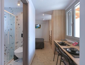 Top-Floor Studio in the Heart of Monastiraki 5