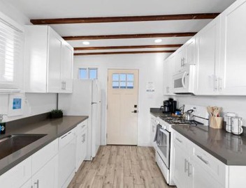 Featherlight Cottage with BBQ and Hot Tub in Downtown Phoenix 5