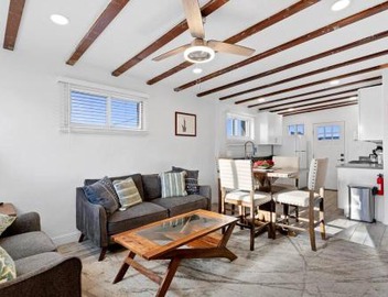 Featherlight Cottage with BBQ and Hot Tub in Downtown Phoenix 3