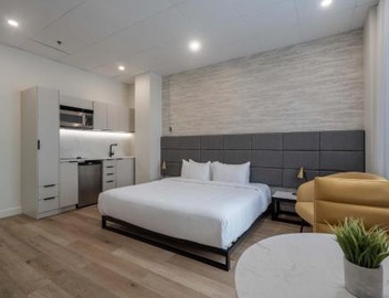Travelodge by Wyndham Montreal Centre 4
