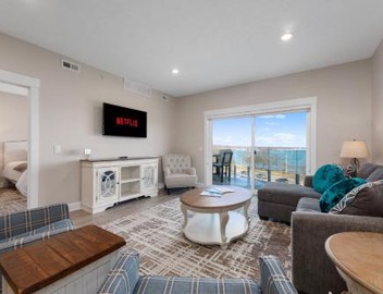 2BDR Lake View 1st Floor Condo steps to Beach 103E 4