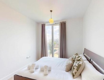 Lovely Apartment with Balcony - 3 min to Station 5