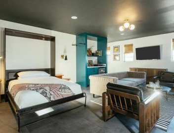 Dew Drop Inn Hotel & Lounge 2