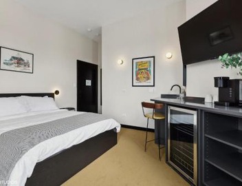 Logan Square SRO Hotel 4