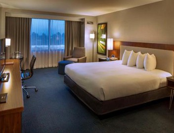 DoubleTree by Hilton Newark-Fremont 5
