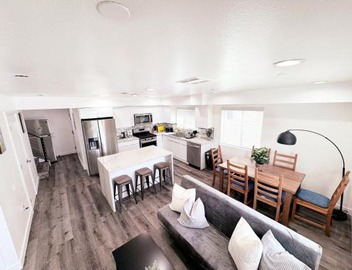 Cozy 3 BR Townhouse with Balcony 2
