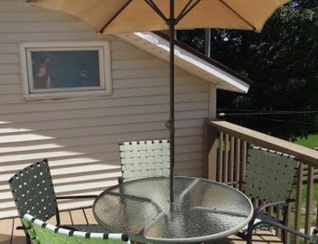 The Cute & Cozy - Upper Apt - Great Location! 2