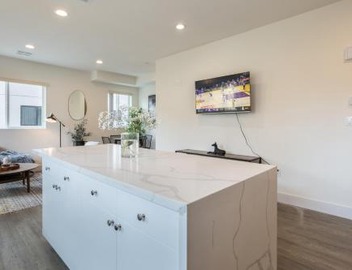 Stylish DTLA Home With Views 3