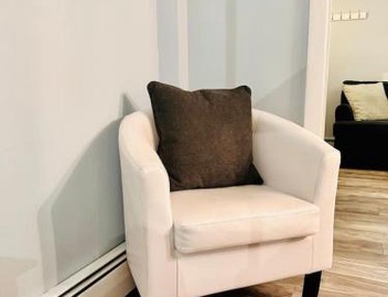 1 Bedroom, steps to the Beach 2