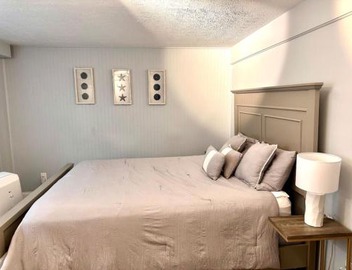 1 Bedroom, steps to the Beach 4