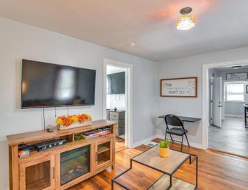 Downtown Brockton Apt < 1 Mi to Local Dining 3