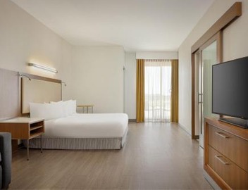 SpringHill Suites Orange Beach at The Wharf 2