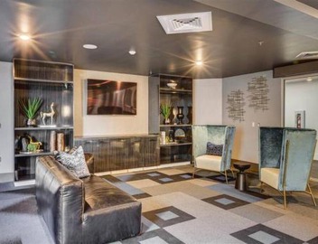 Gorgeous Central City 2BD 2BA 2