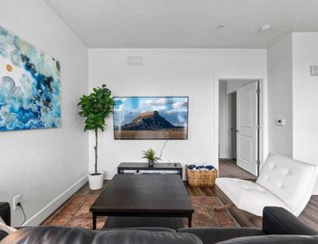 Gorgeous Central City 2BD 2BA 3
