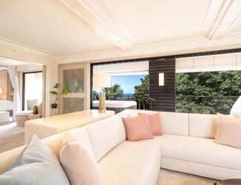 ESPACIO THE JEWEL OF WAIKIKI 2