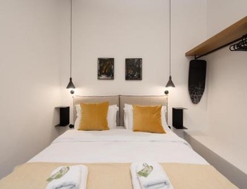Three-Apartment Building with Rooftop access - Acropolis View 4