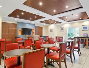 Holiday Inn Express & Suites Denver North - Thornton by IHG 3