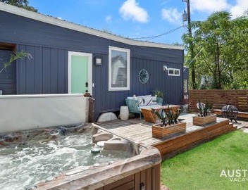 HGTV Featured Tiny Home w Hot Tub Near East 6th St 3