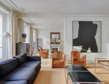 Gorgeous and large flat in the heart of Paris 09 2