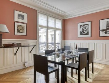 Gorgeous and large flat in the heart of Paris 09 3
