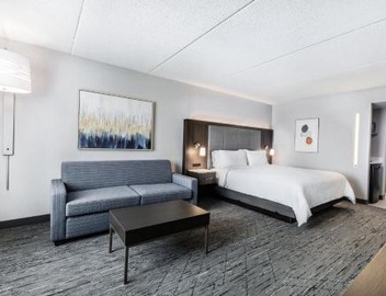 Holiday Inn Express & Suites Toronto Airport South by IHG 4