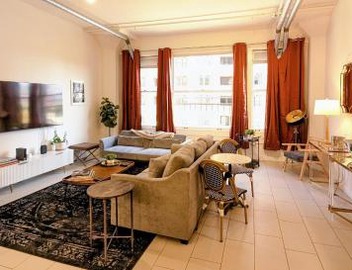 Classic Los Angeles Elegance in Downtown, Sleeps 4, Free Parking and 360 Degree View Roof Top Pool! 3