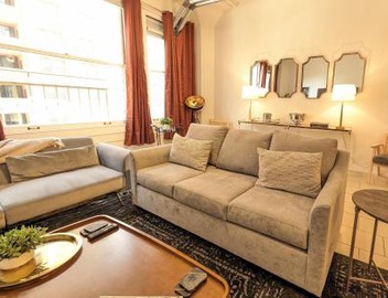 Classic Los Angeles Elegance in Downtown, Sleeps 4, Free Parking and 360 Degree View Roof Top Pool! 4