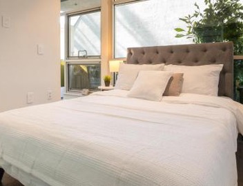 Stylish Condo By The Beach 2