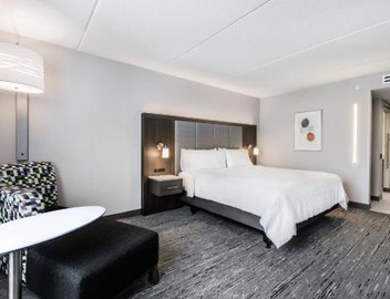 Holiday Inn Express & Suites Toronto Airport South by IHG 3