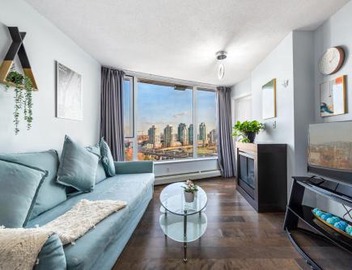 Downtown 1 Bedroom Water View Condo 3