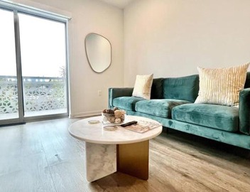 NEW One Bedroom Penthouse, Silver Lake + Parking! 2